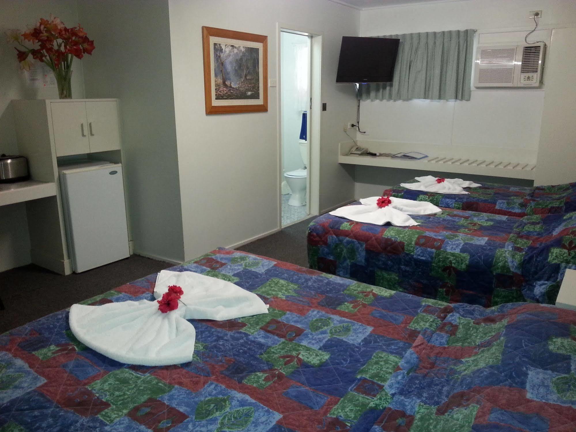 Golden Fountain Motel Rockhampton Exterior photo