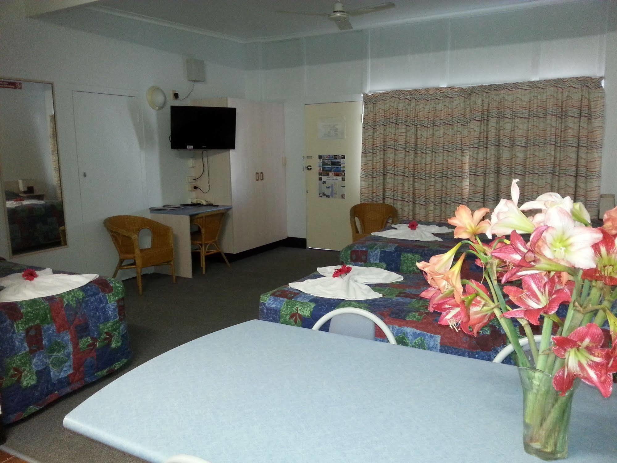 Golden Fountain Motel Rockhampton Exterior photo