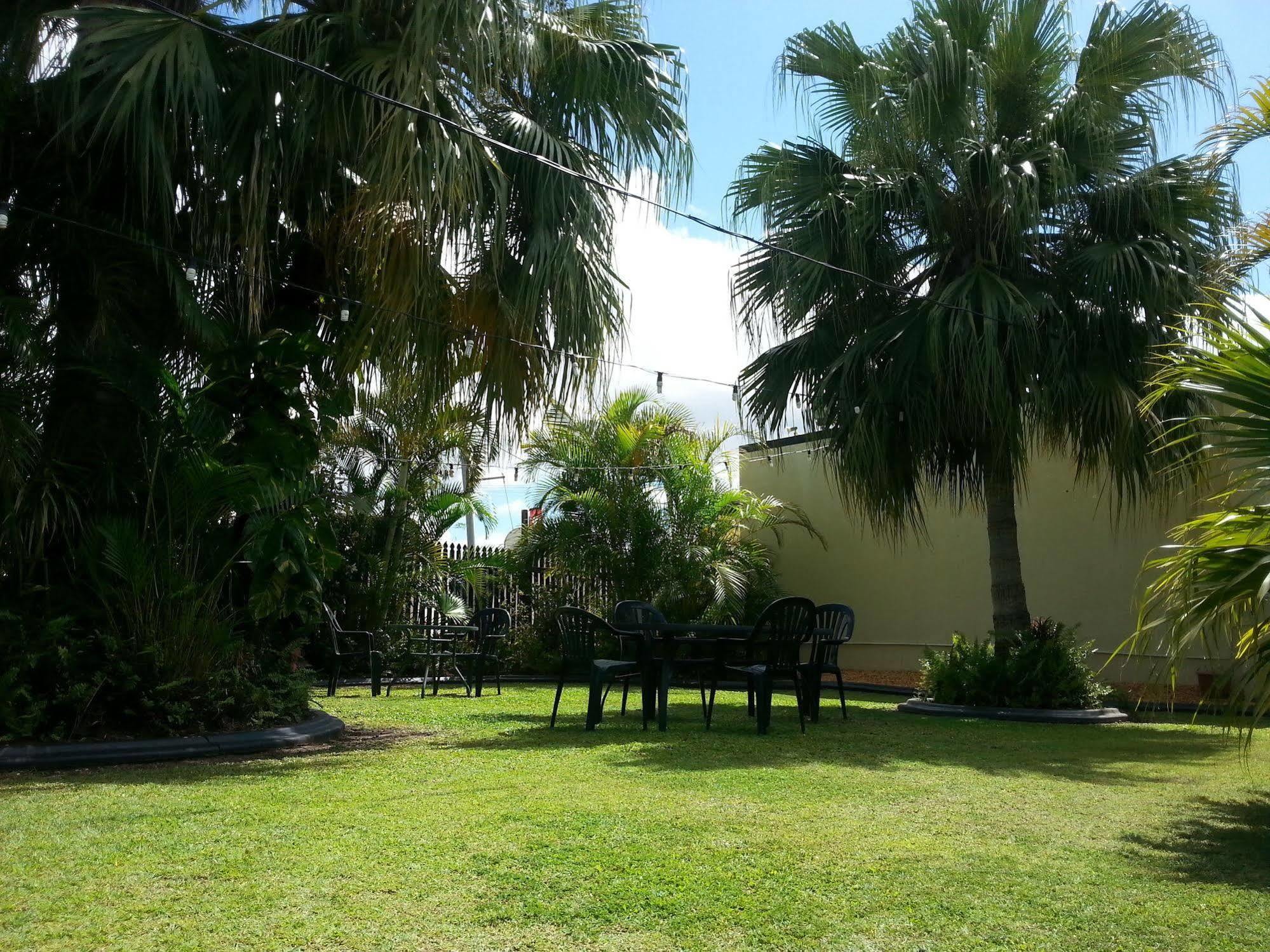 Golden Fountain Motel Rockhampton Exterior photo